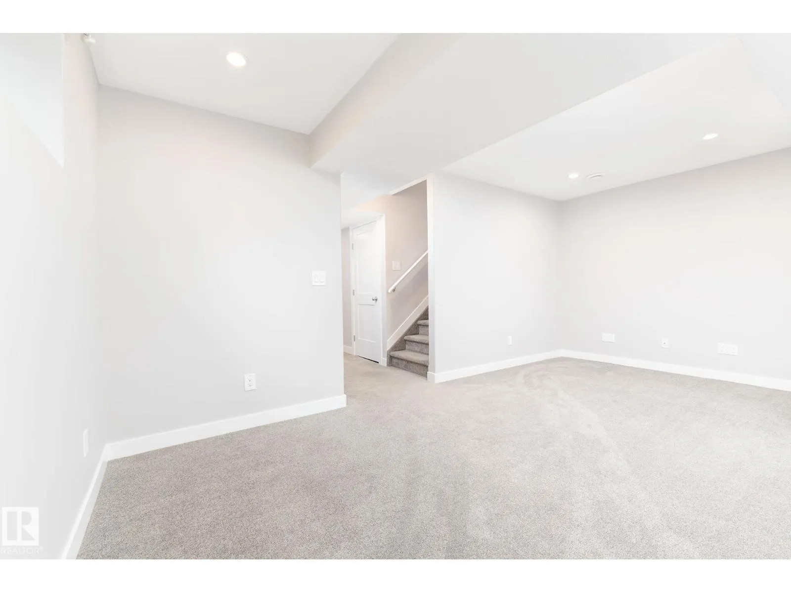 50 VIVIAN WY