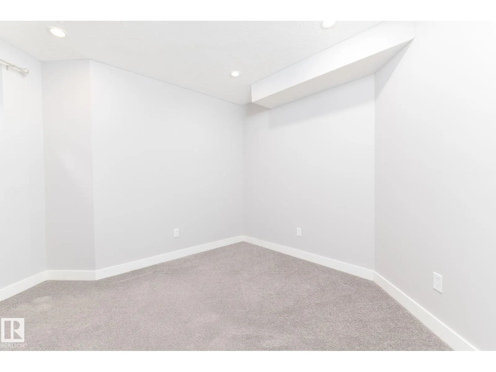 50 VIVIAN WY