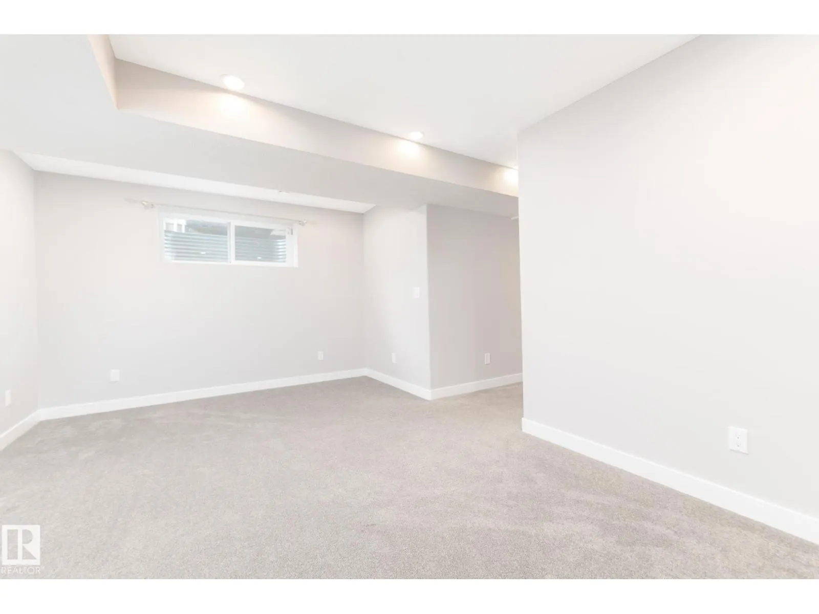 50 VIVIAN WY