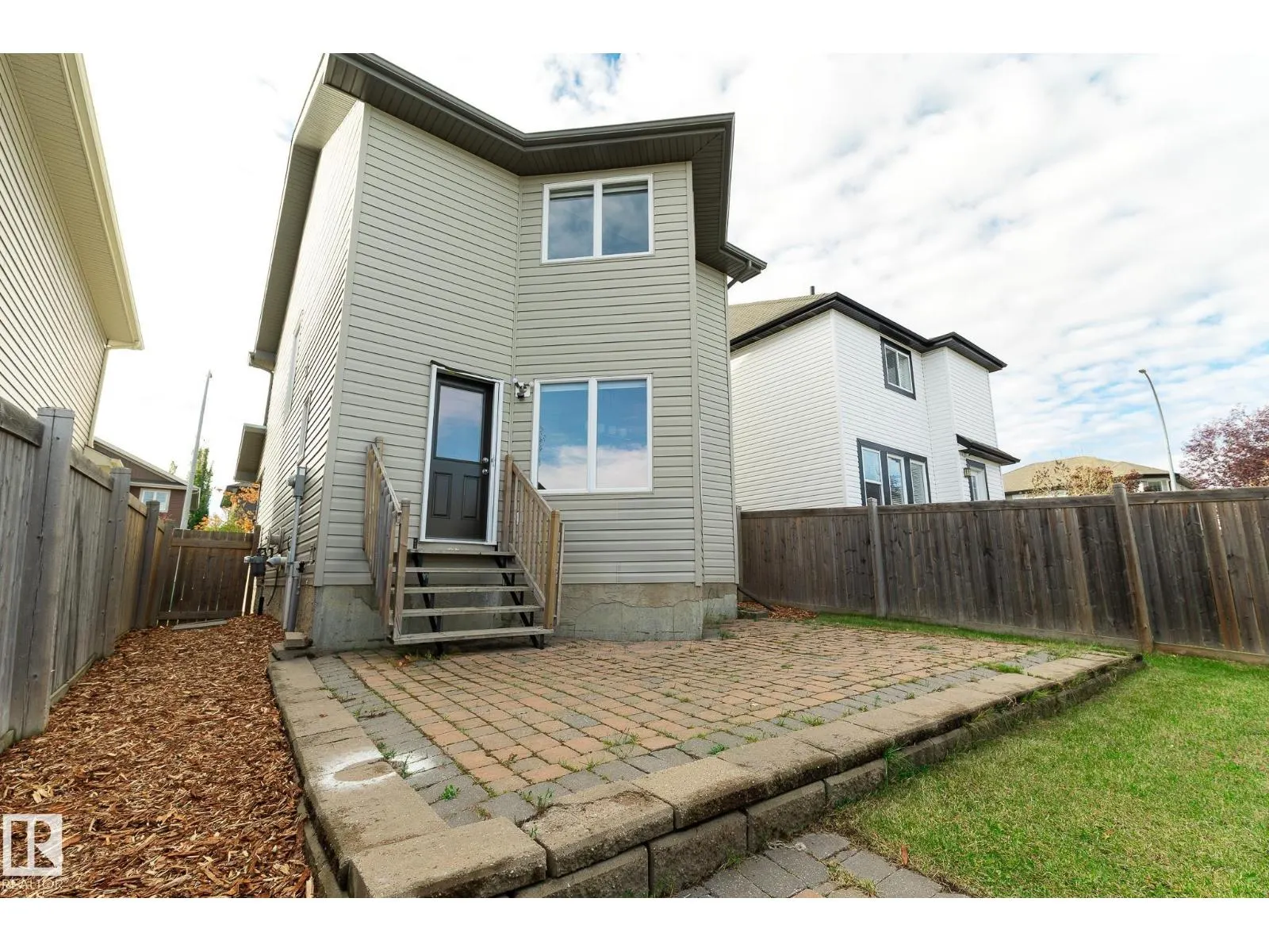 50 VIVIAN WY