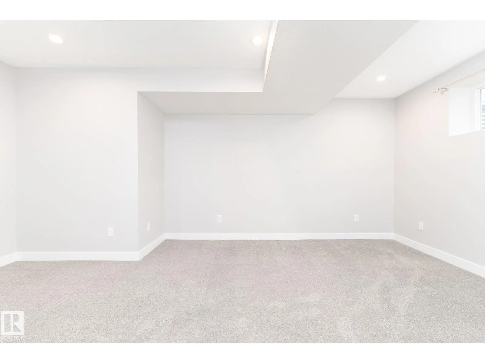 50 VIVIAN WY
