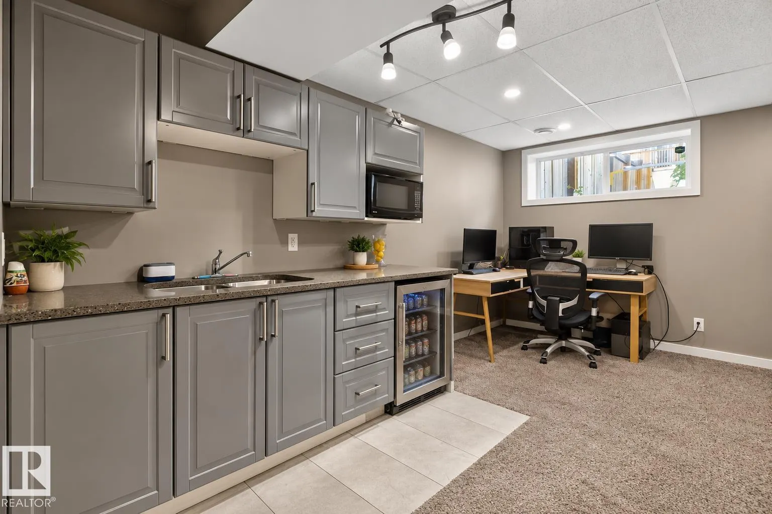411 SIMMONDS WY