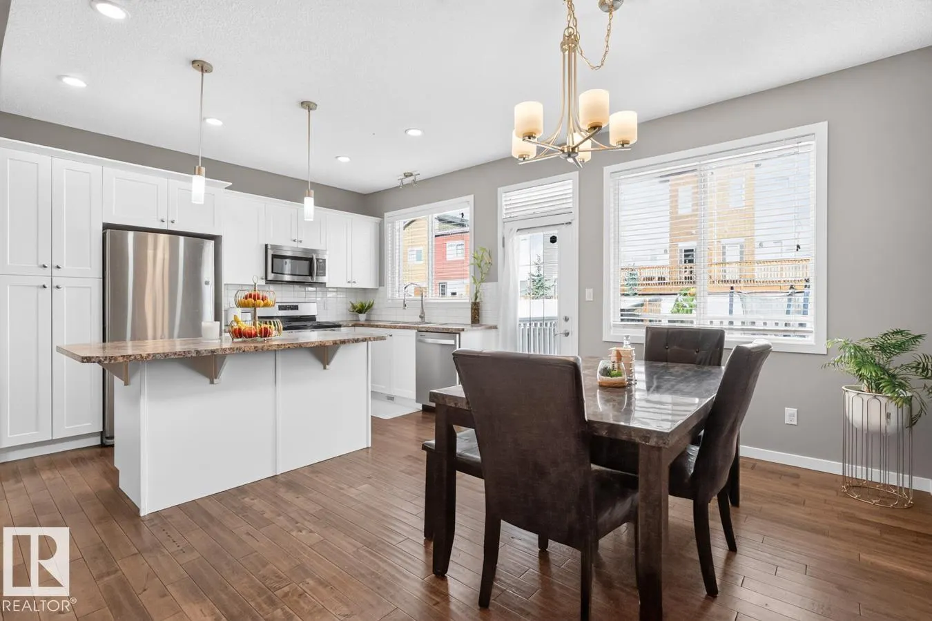 411 SIMMONDS WY