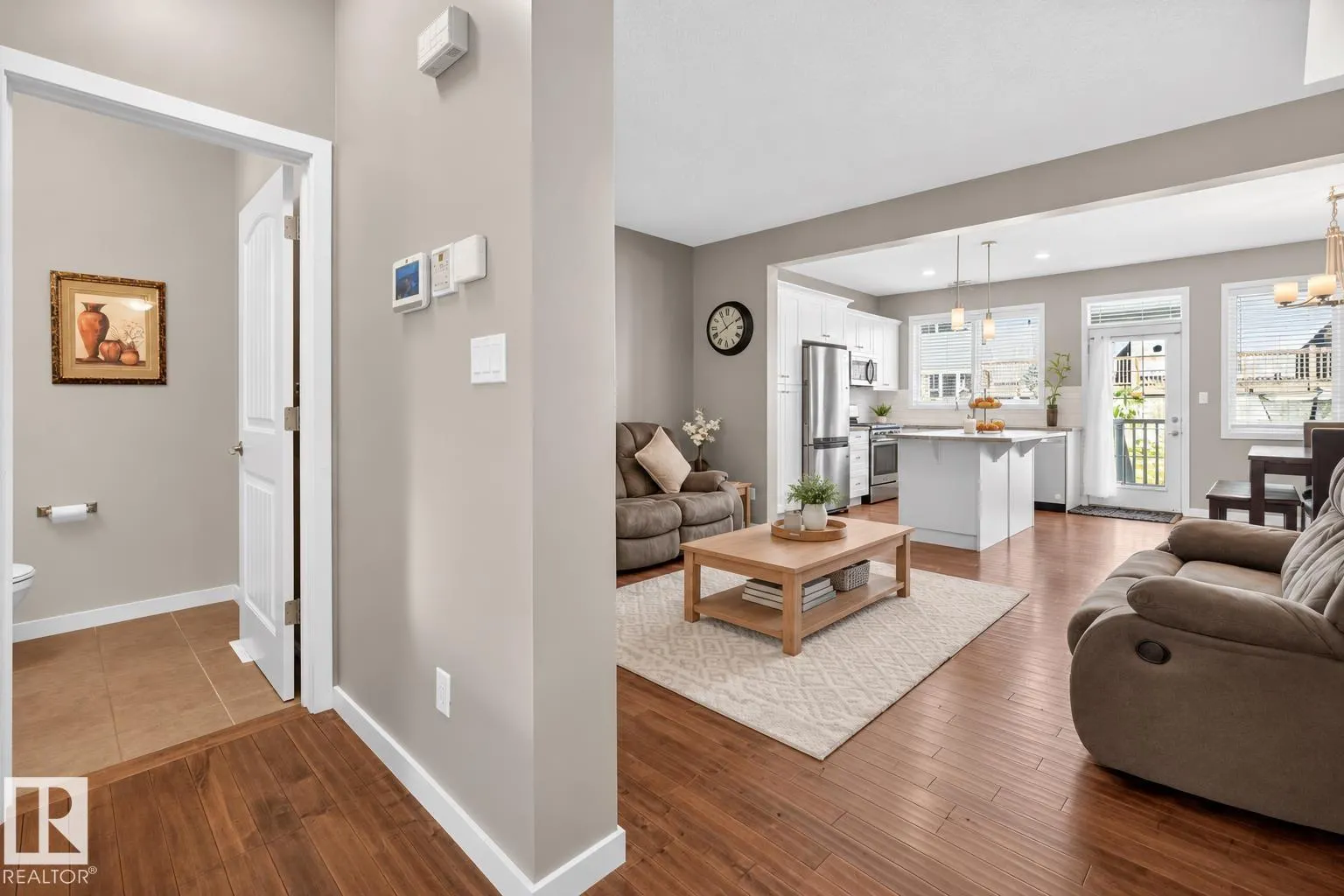 411 SIMMONDS WY