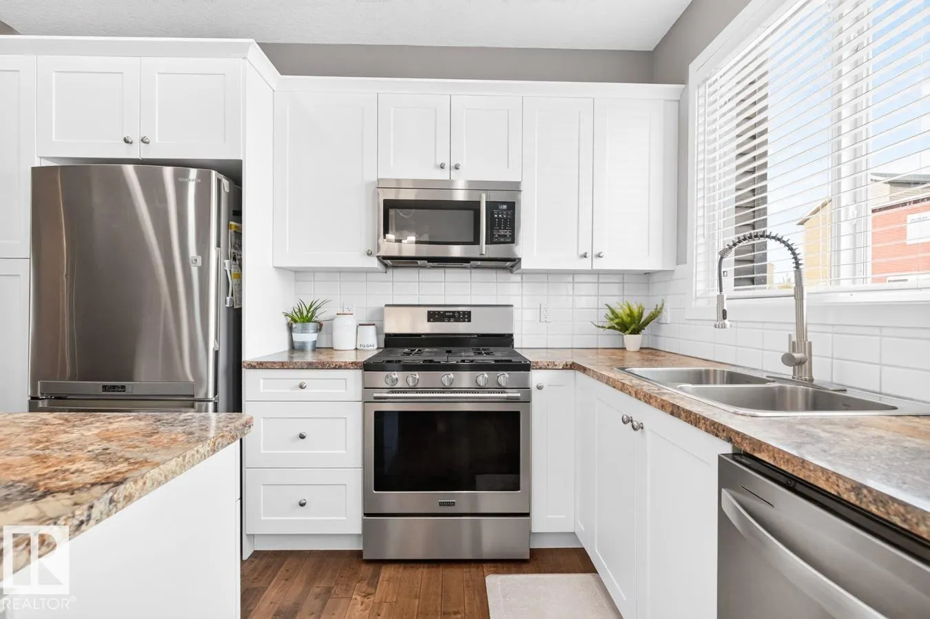 411 SIMMONDS WY