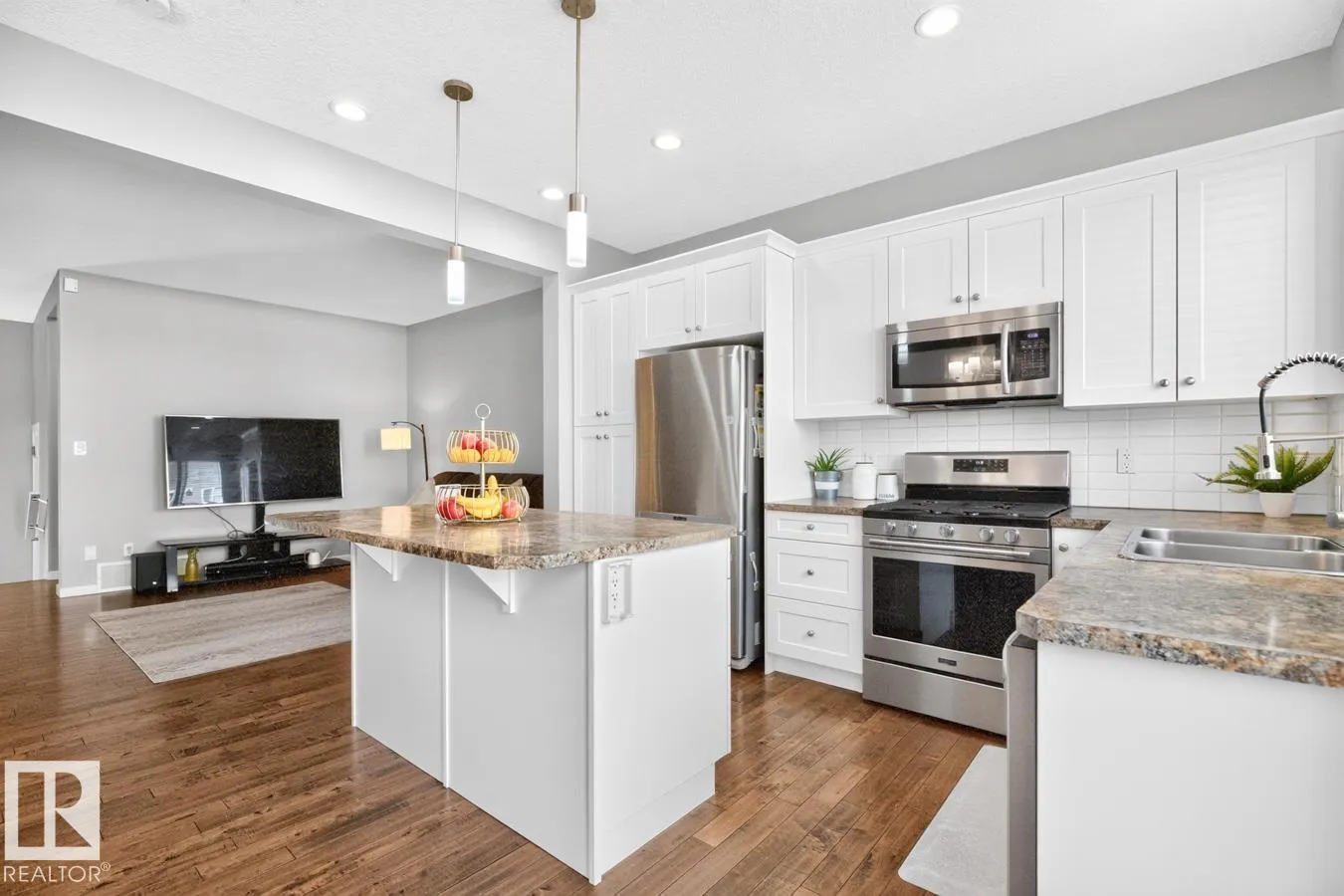 411 SIMMONDS WY