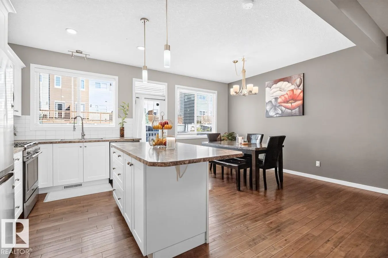 411 SIMMONDS WY