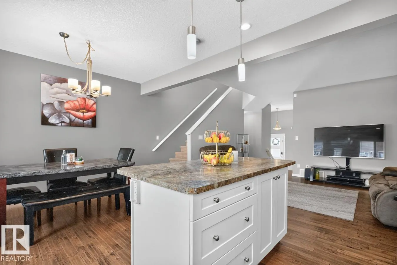 411 SIMMONDS WY