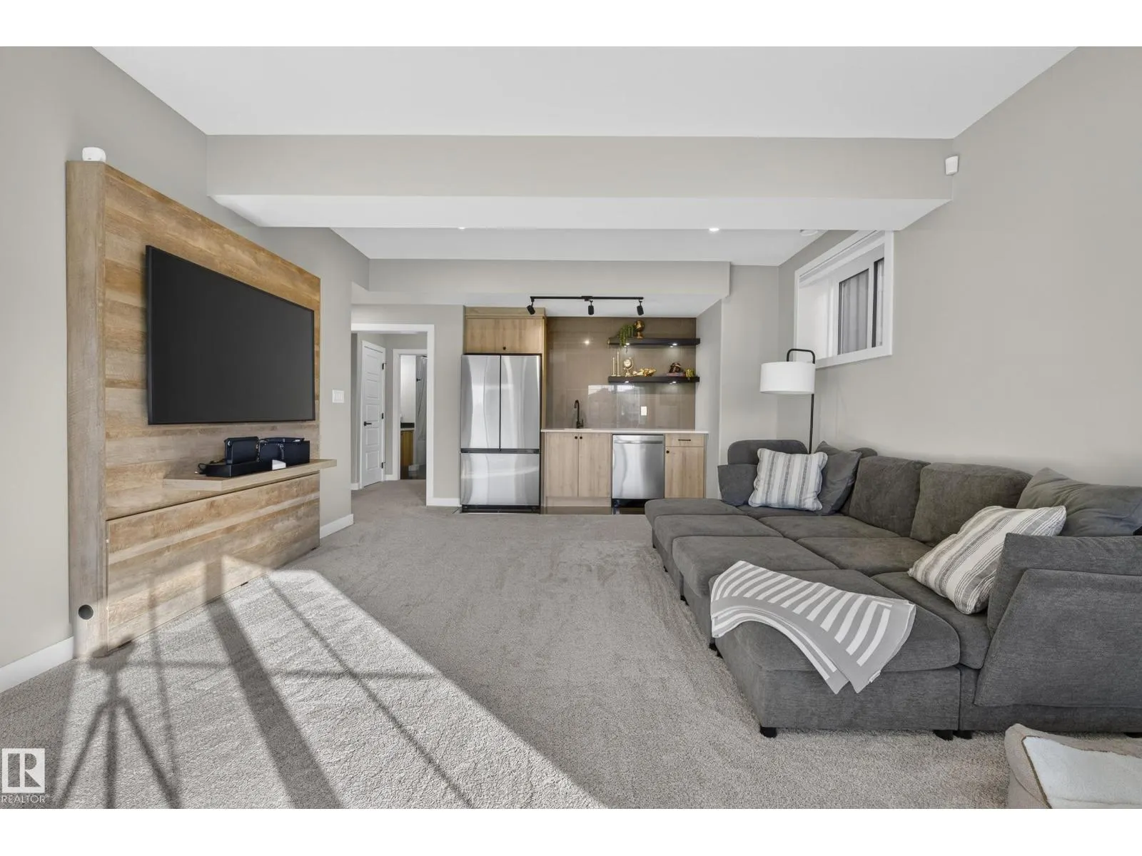 55 EDGEFIELD WY