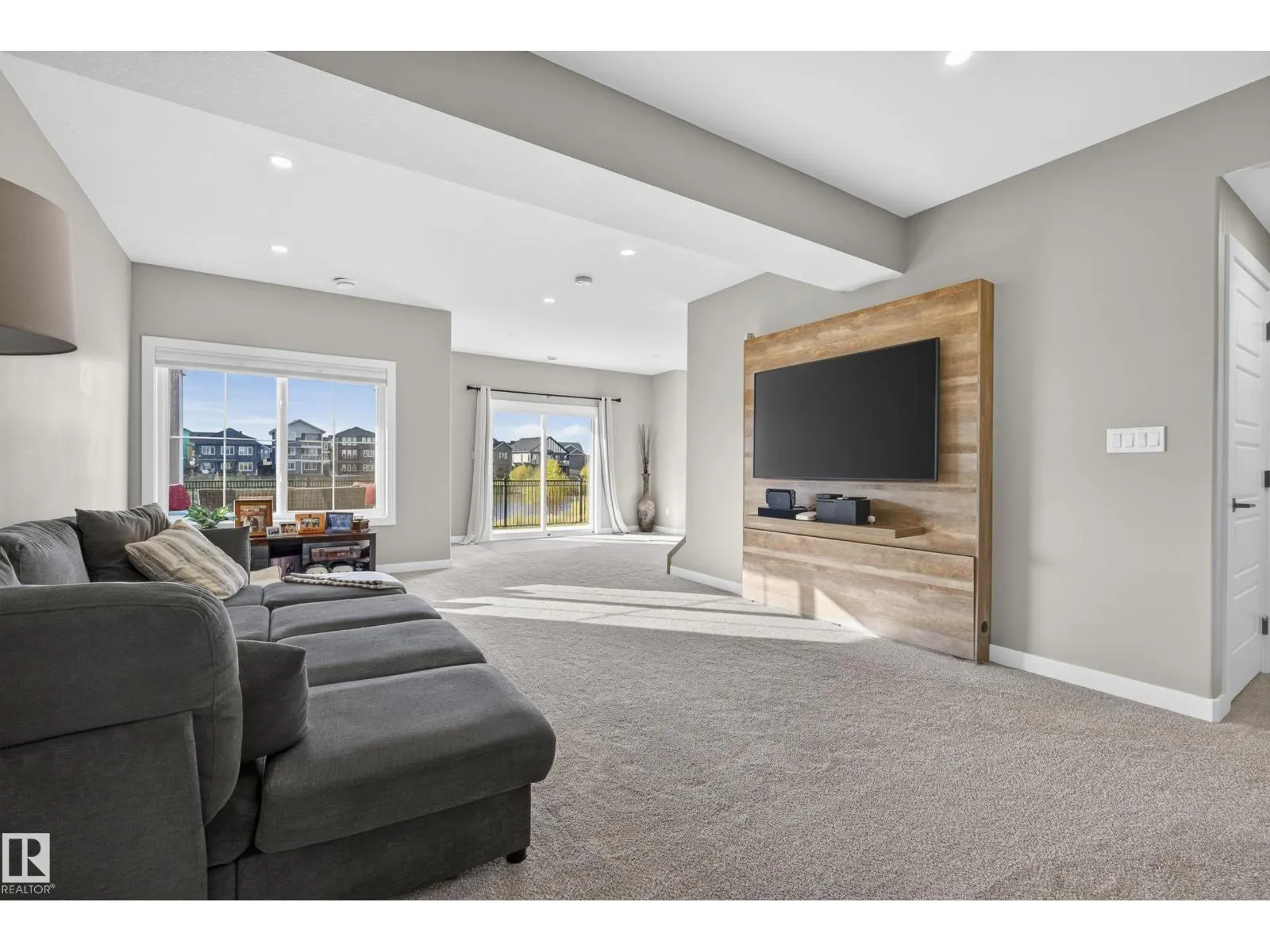 55 EDGEFIELD WY