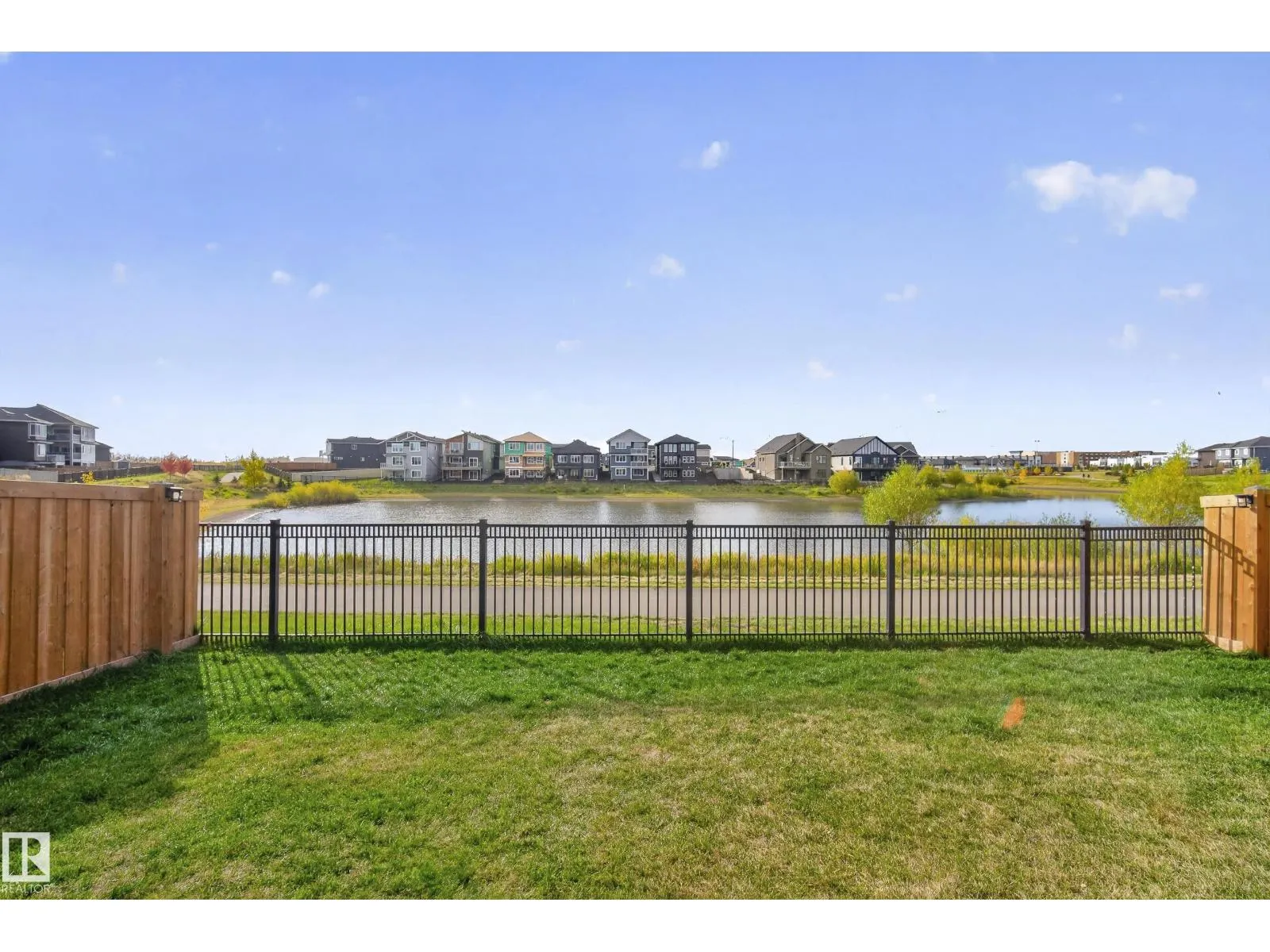 55 EDGEFIELD WY