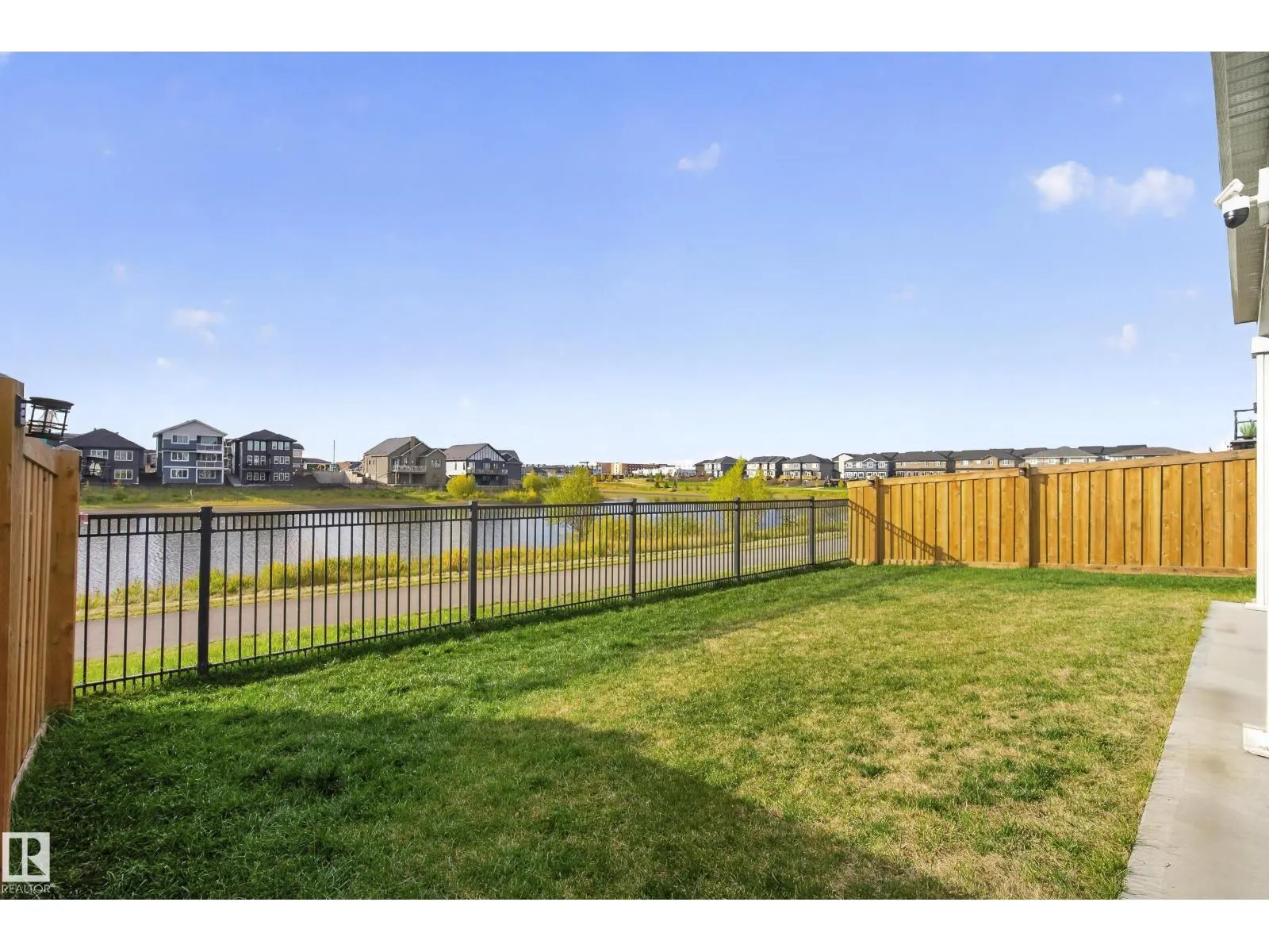 55 EDGEFIELD WY