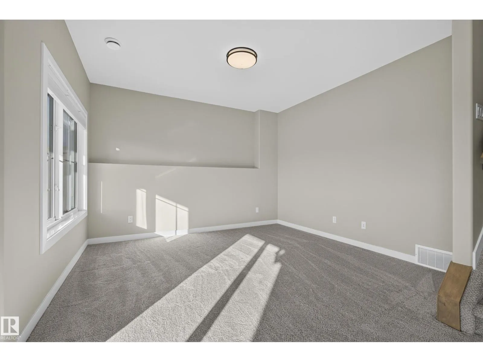 55 EDGEFIELD WY