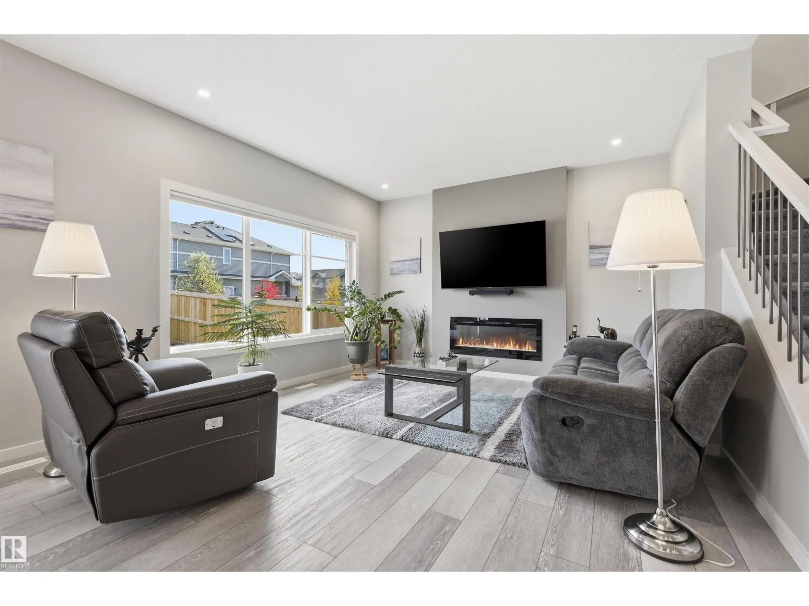 168 LARCH CR