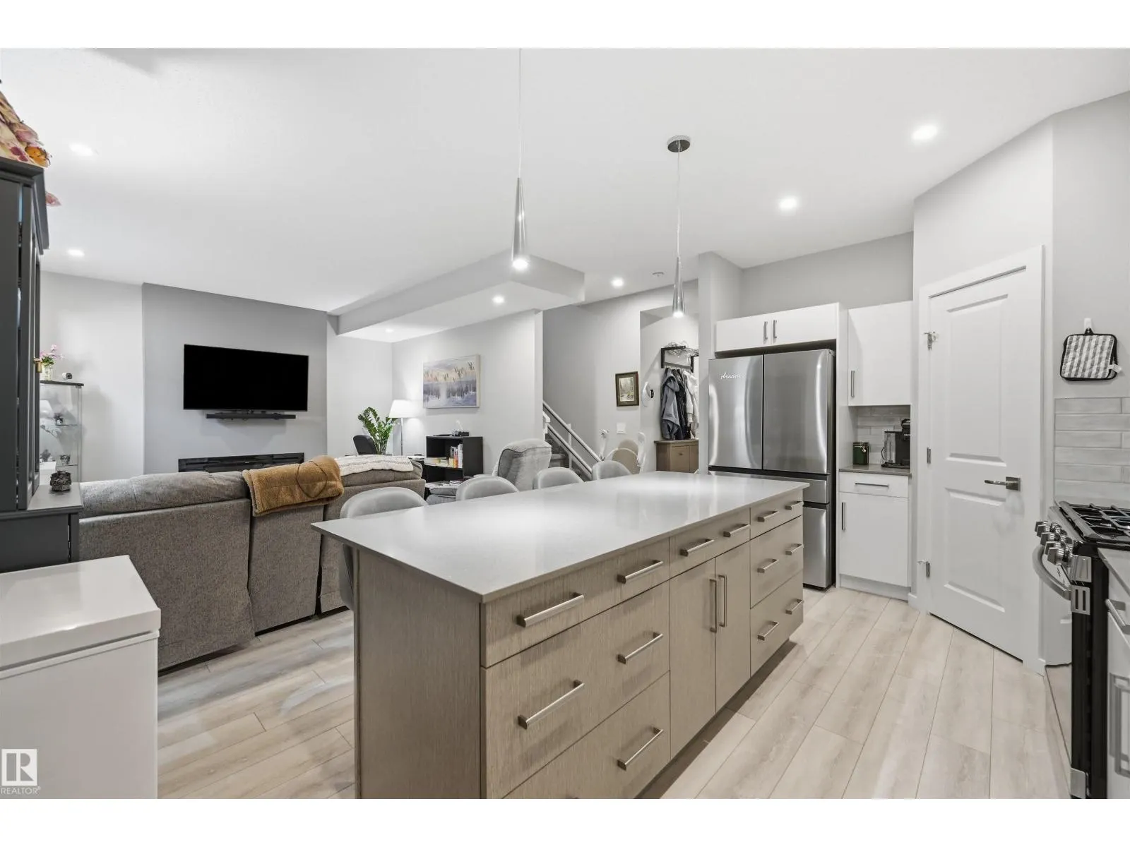 168 LARCH CR