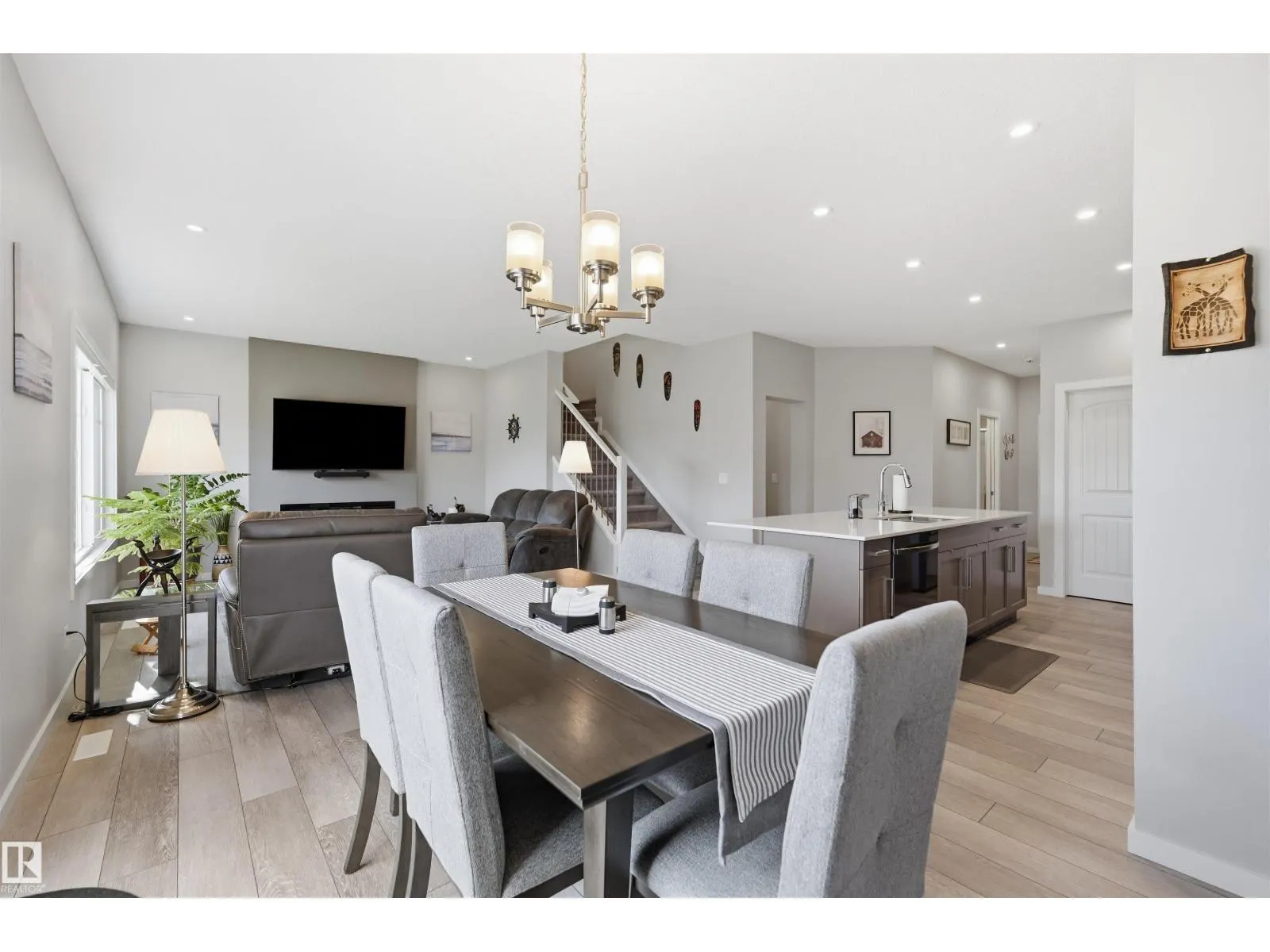 168 LARCH CR