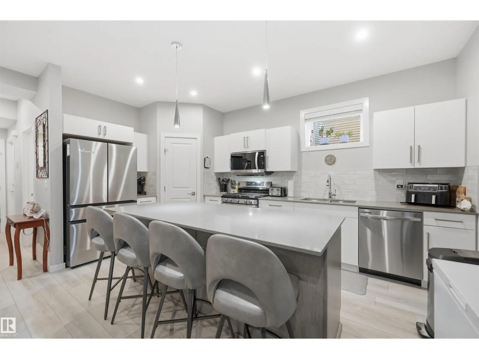 168 LARCH CR