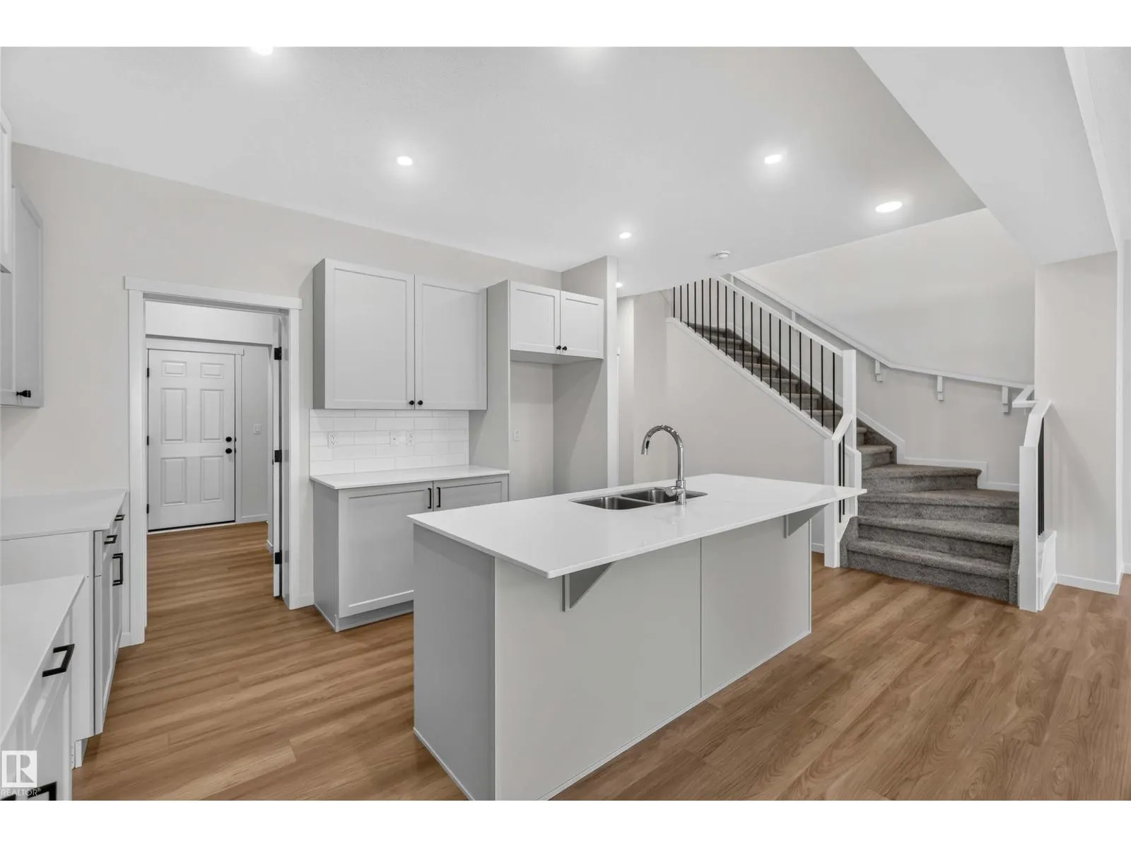 5 EMERSON LD