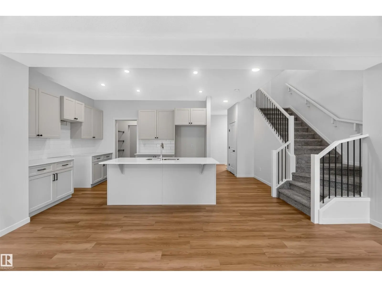 5 EMERSON LD