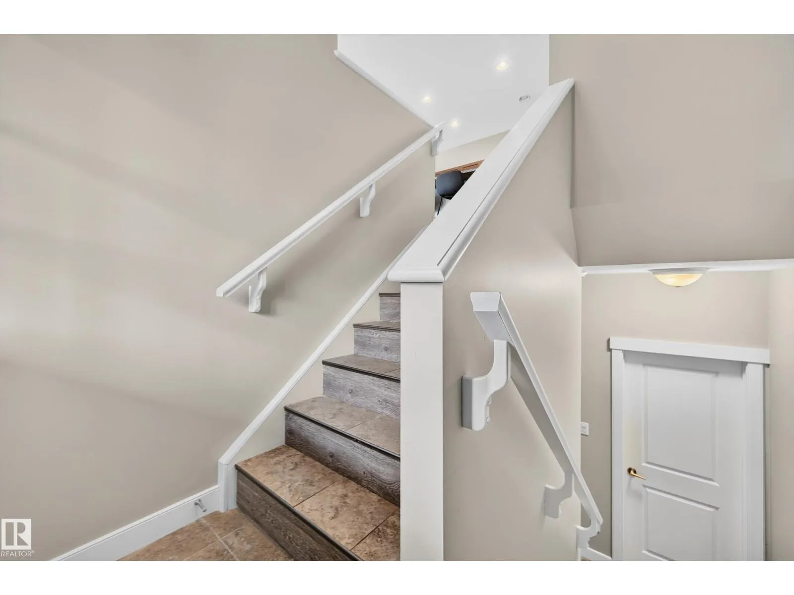 1602 GRAYBRIAR GR