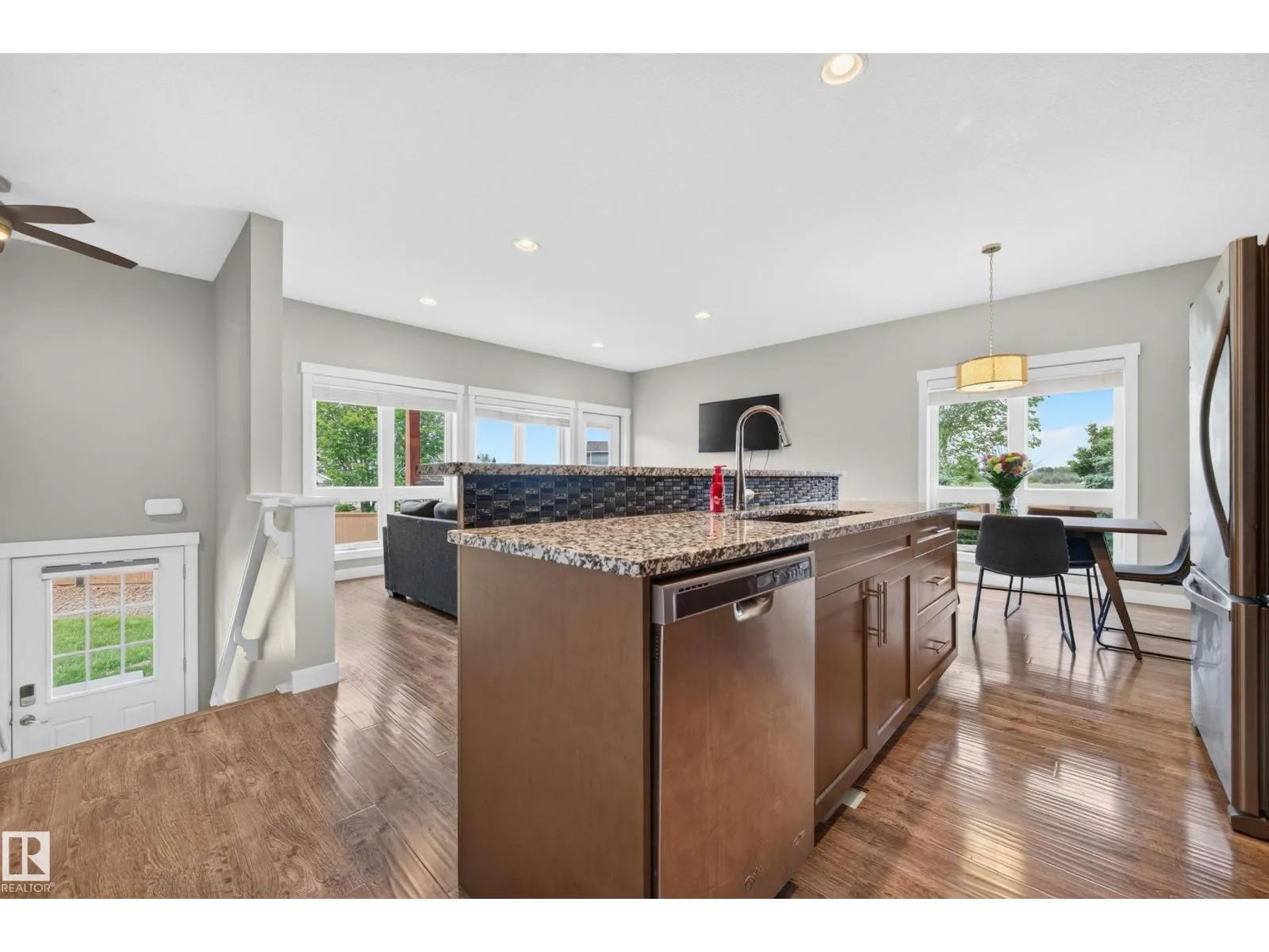 1602 GRAYBRIAR GR