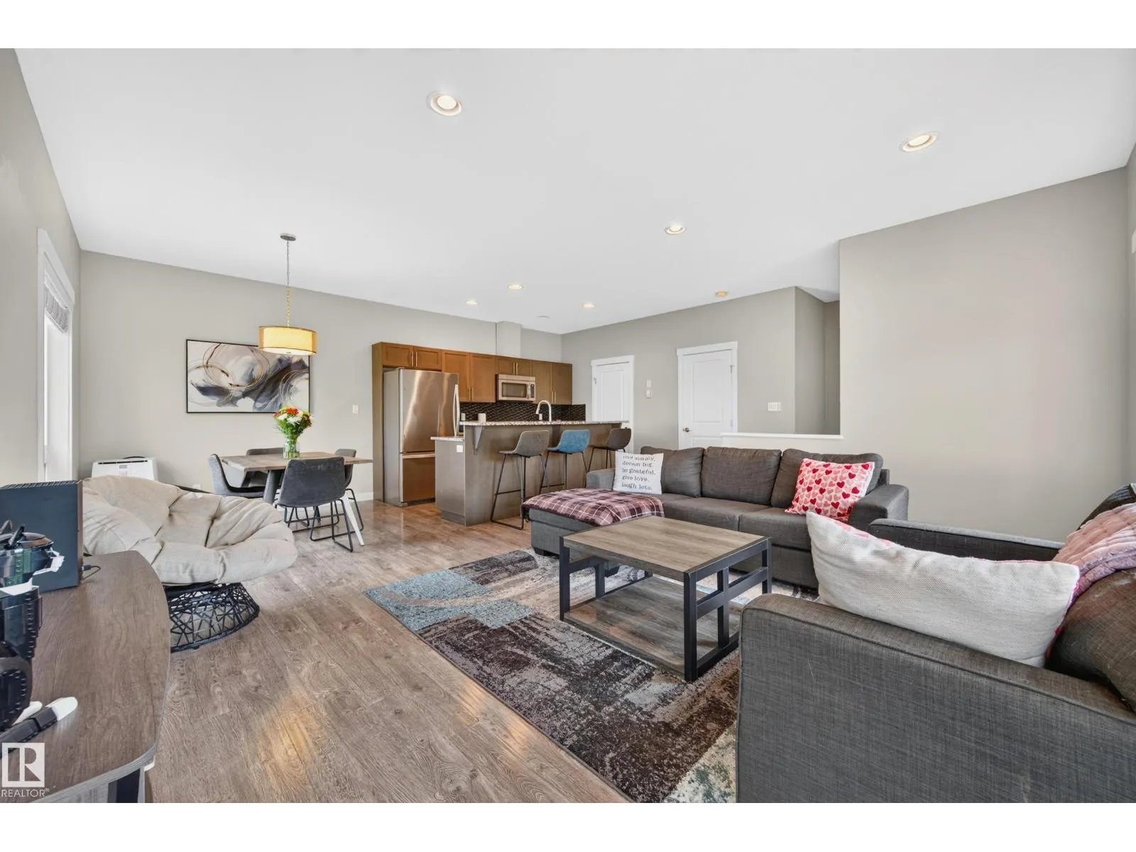 1602 GRAYBRIAR GR