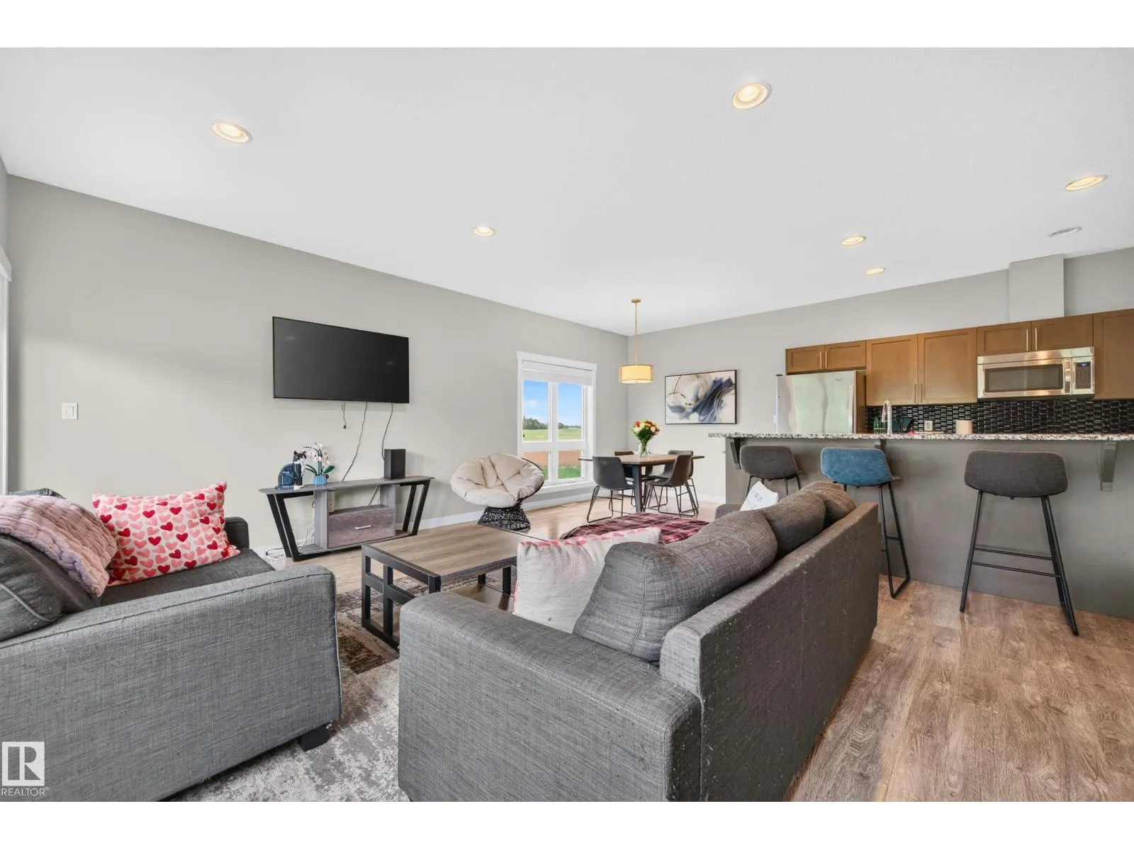 1602 GRAYBRIAR GR