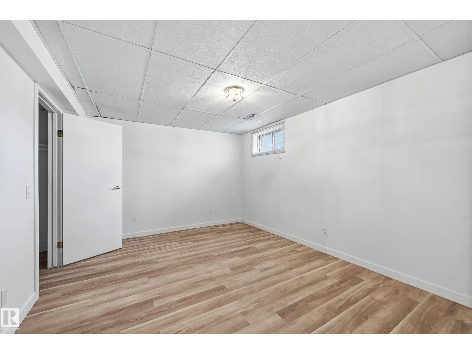 #19 10 GRANGE DR