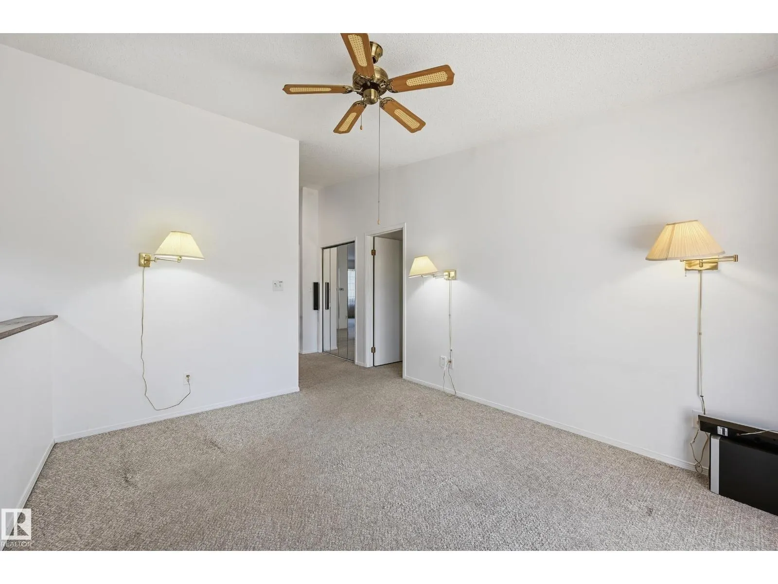 #19 10 GRANGE DR