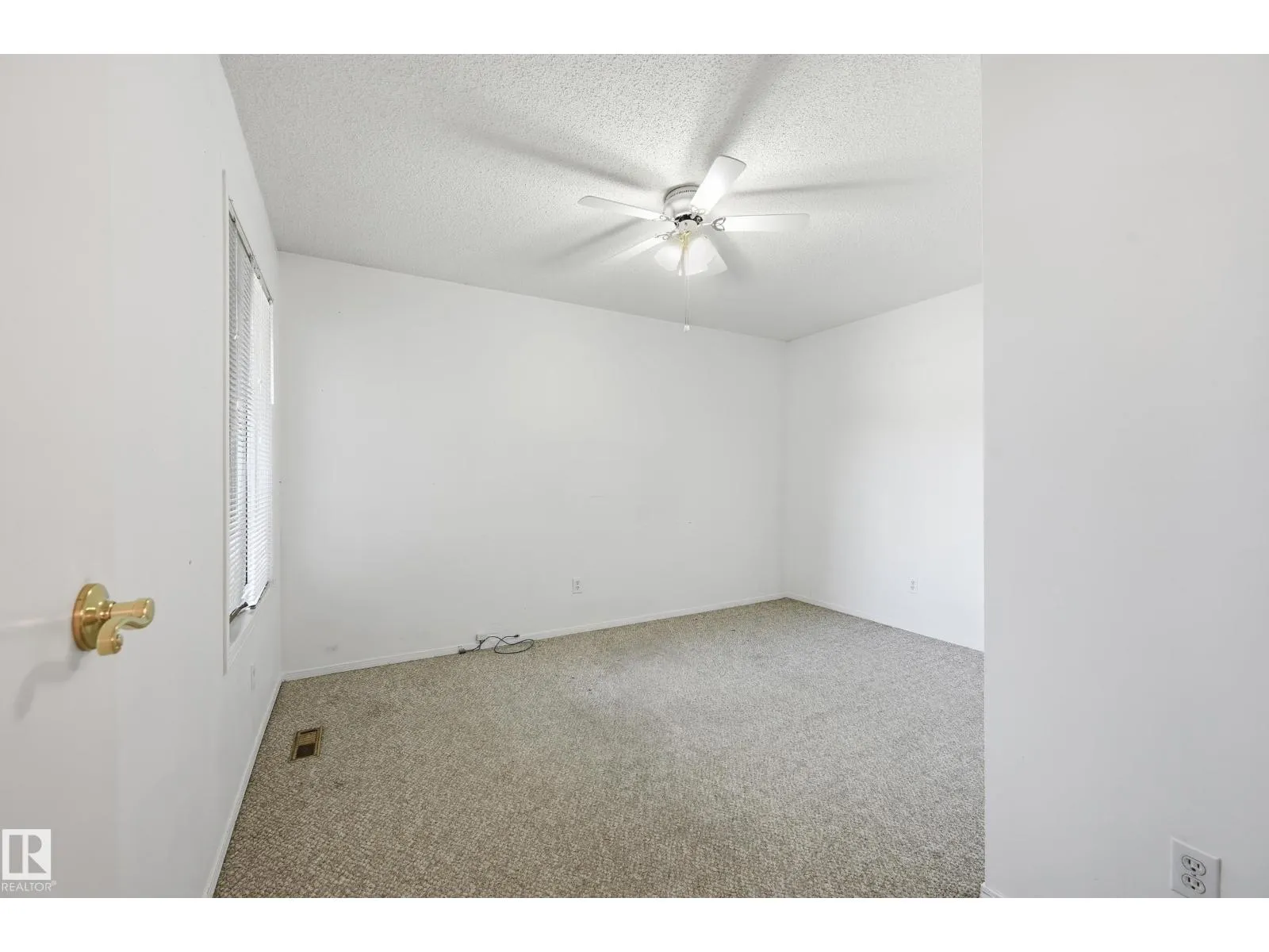 #19 10 GRANGE DR
