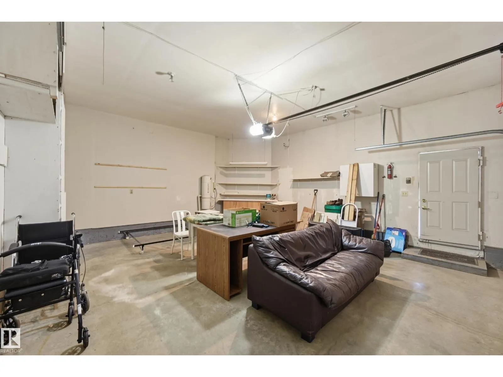 #19 10 GRANGE DR