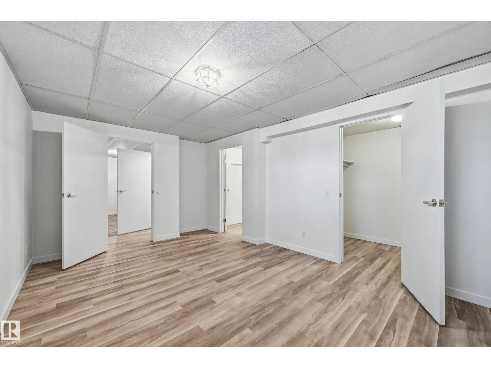 #19 10 GRANGE DR
