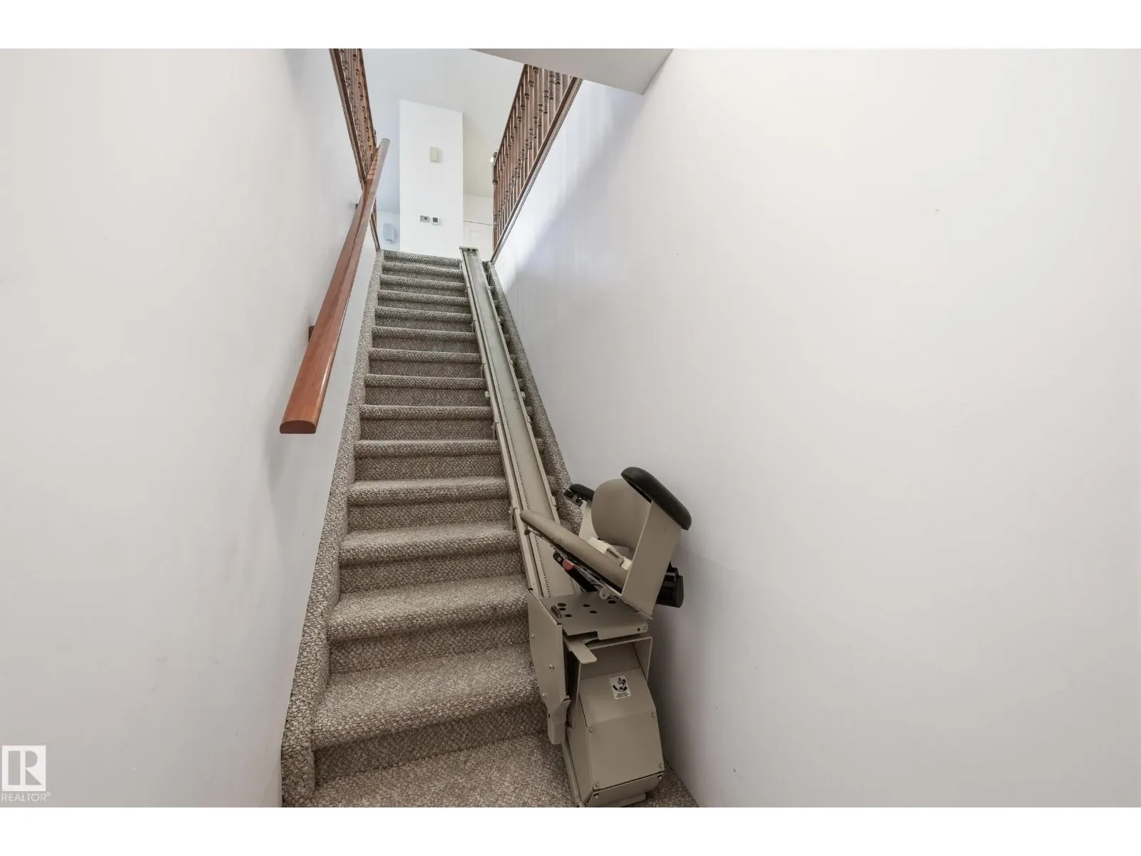 #19 10 GRANGE DR