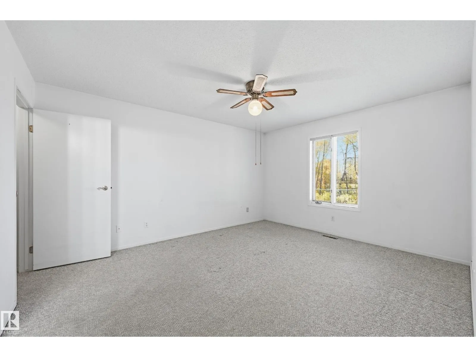 #19 10 GRANGE DR