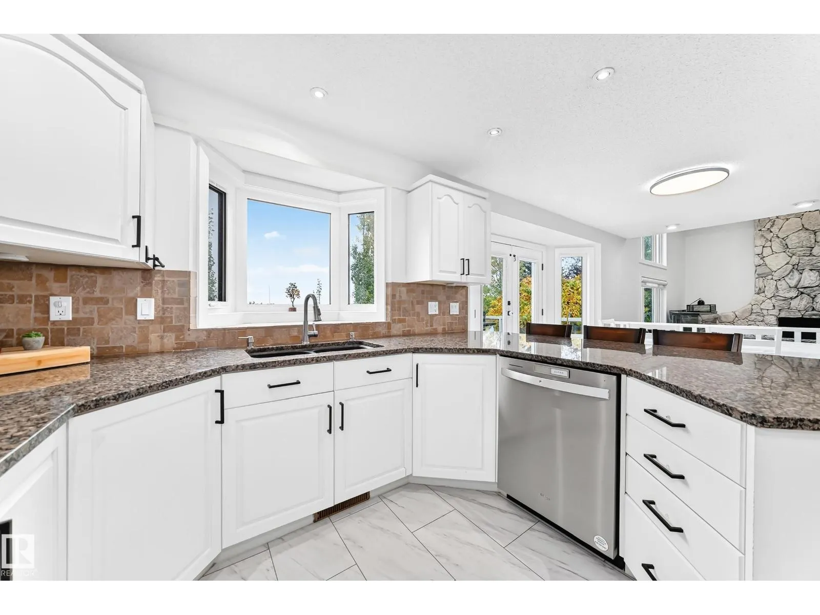 88 HIGHLAND WY