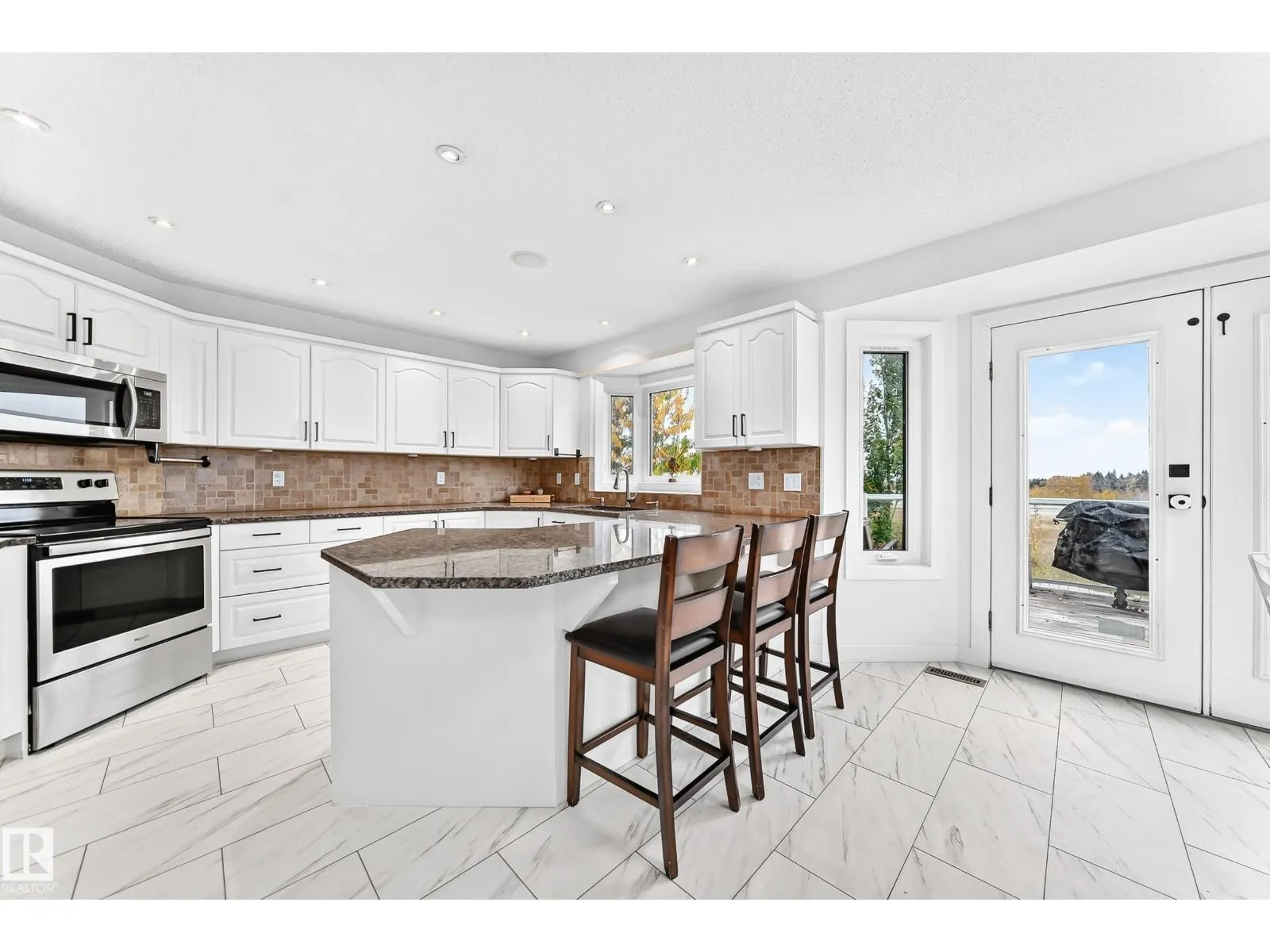 88 HIGHLAND WY