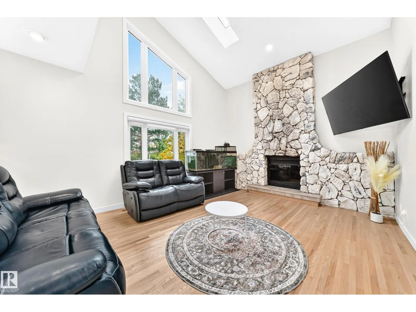 88 HIGHLAND WY