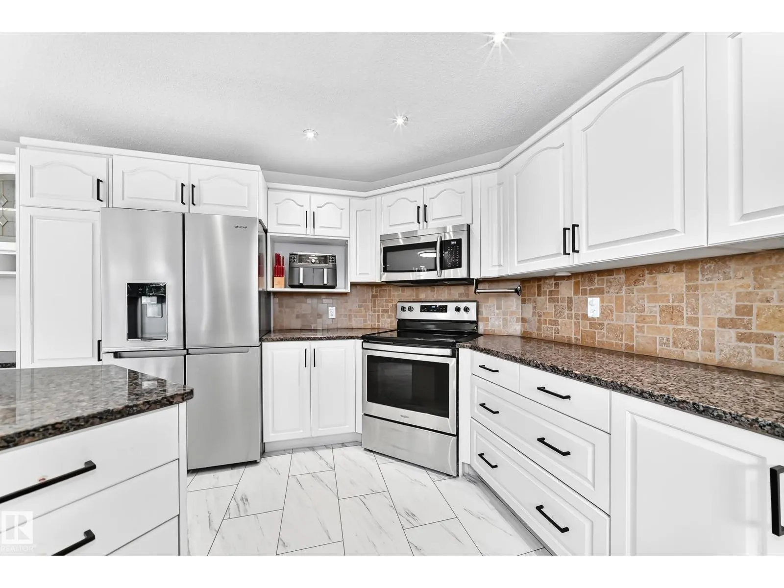 88 HIGHLAND WY