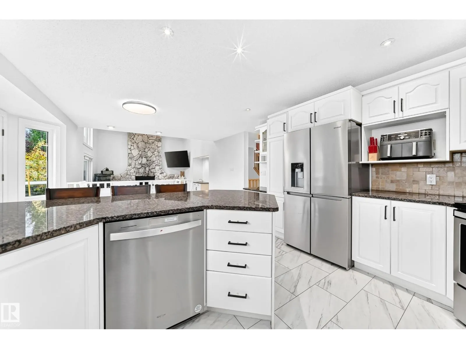 88 HIGHLAND WY