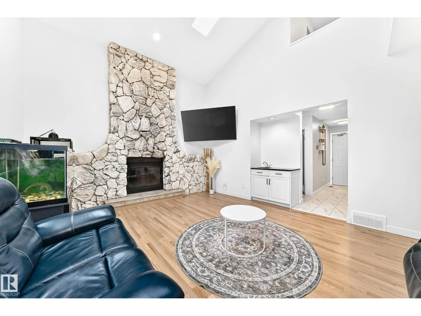 88 HIGHLAND WY