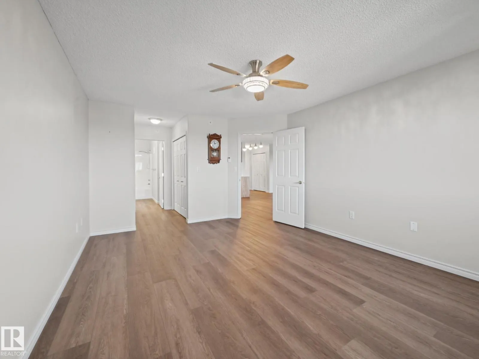 #404 69 CRYSTAL LN