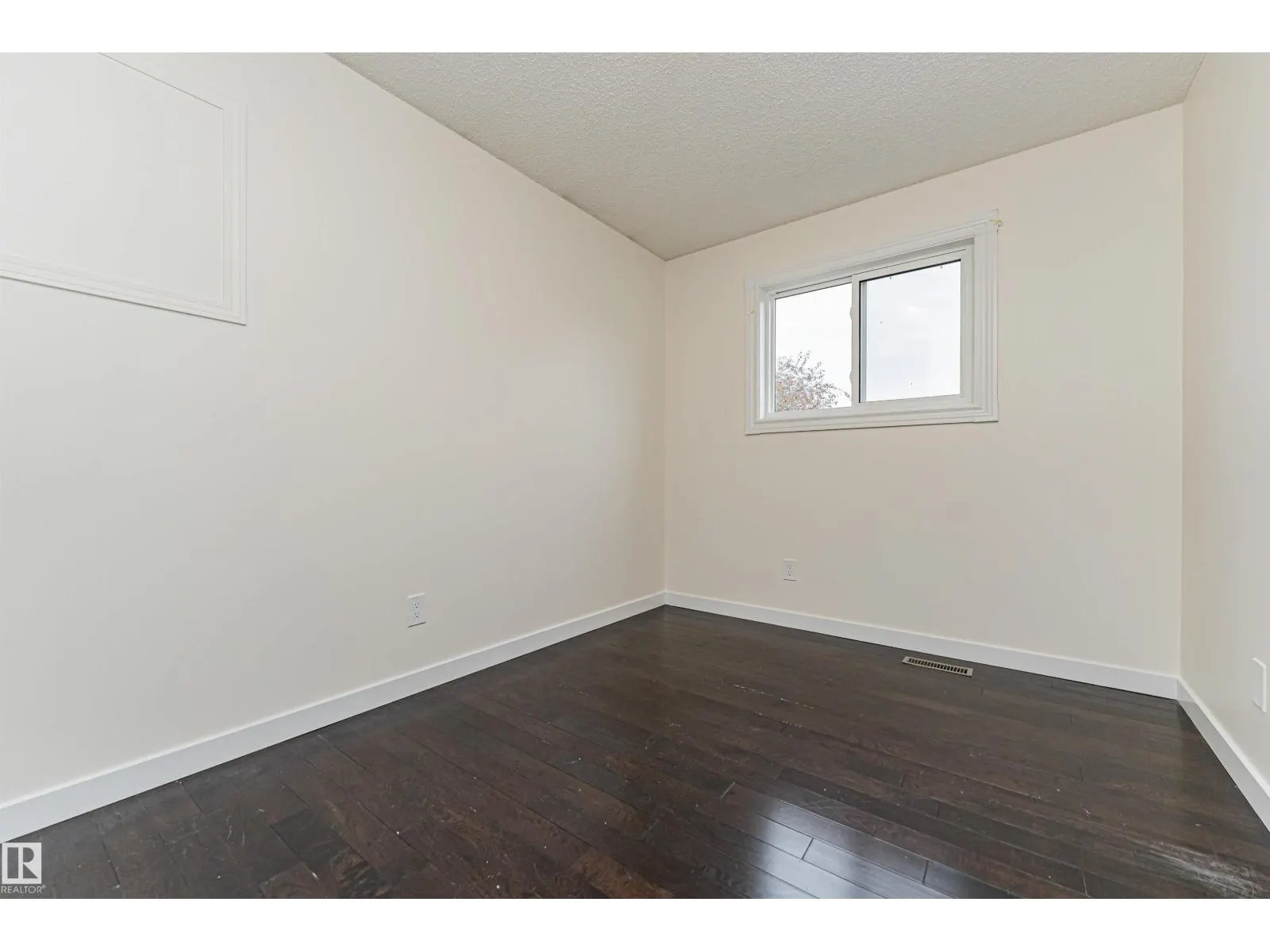 18 ABERDEEN WY