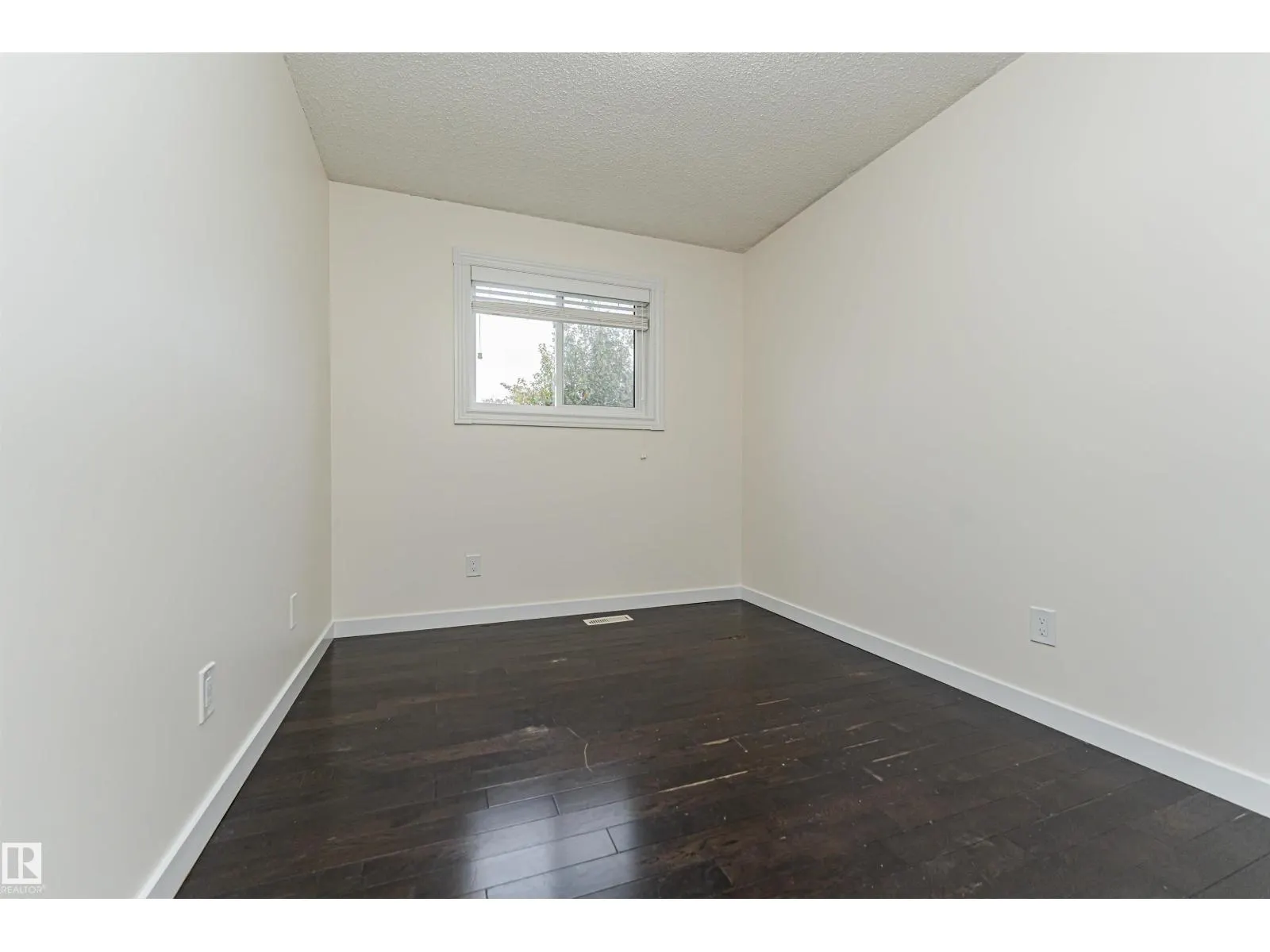 18 ABERDEEN WY