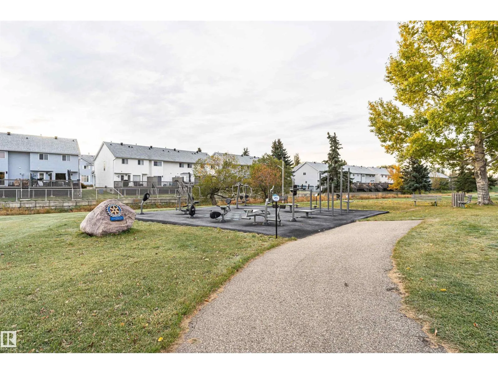 18 ABERDEEN WY