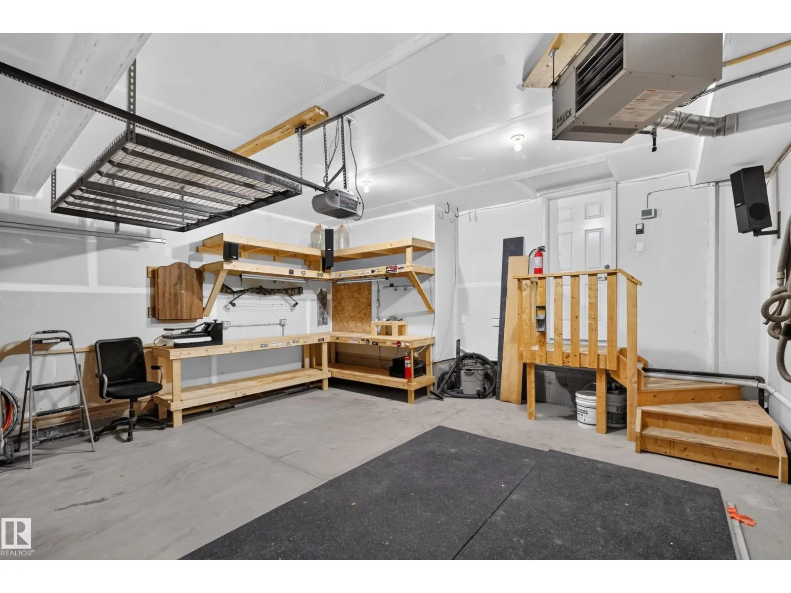 7 BREMNER CR