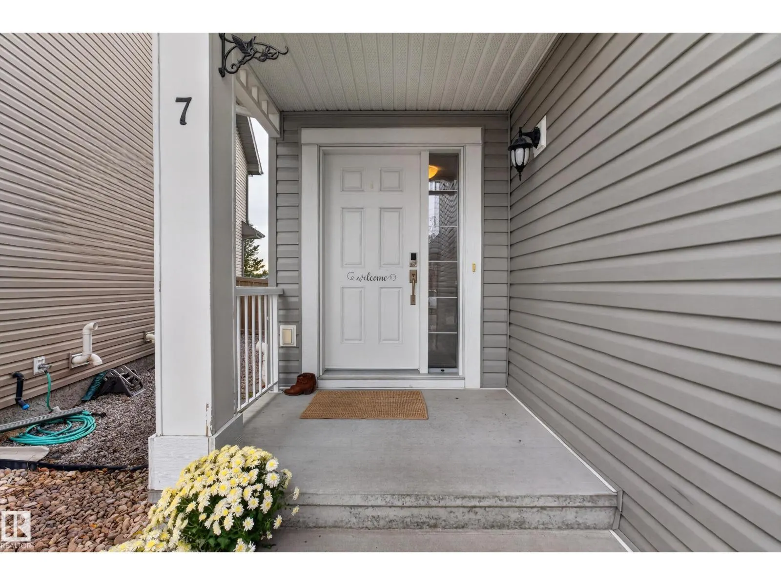 7 BREMNER CR