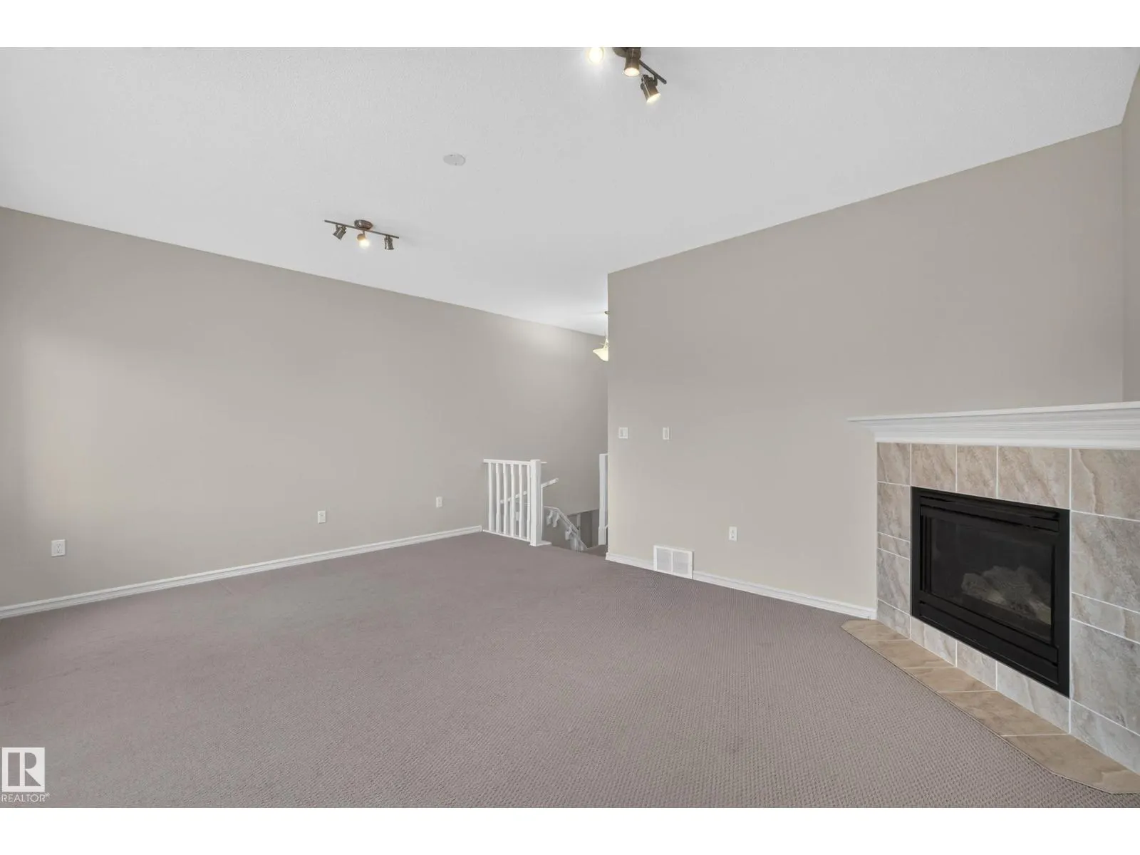 7 BREMNER CR