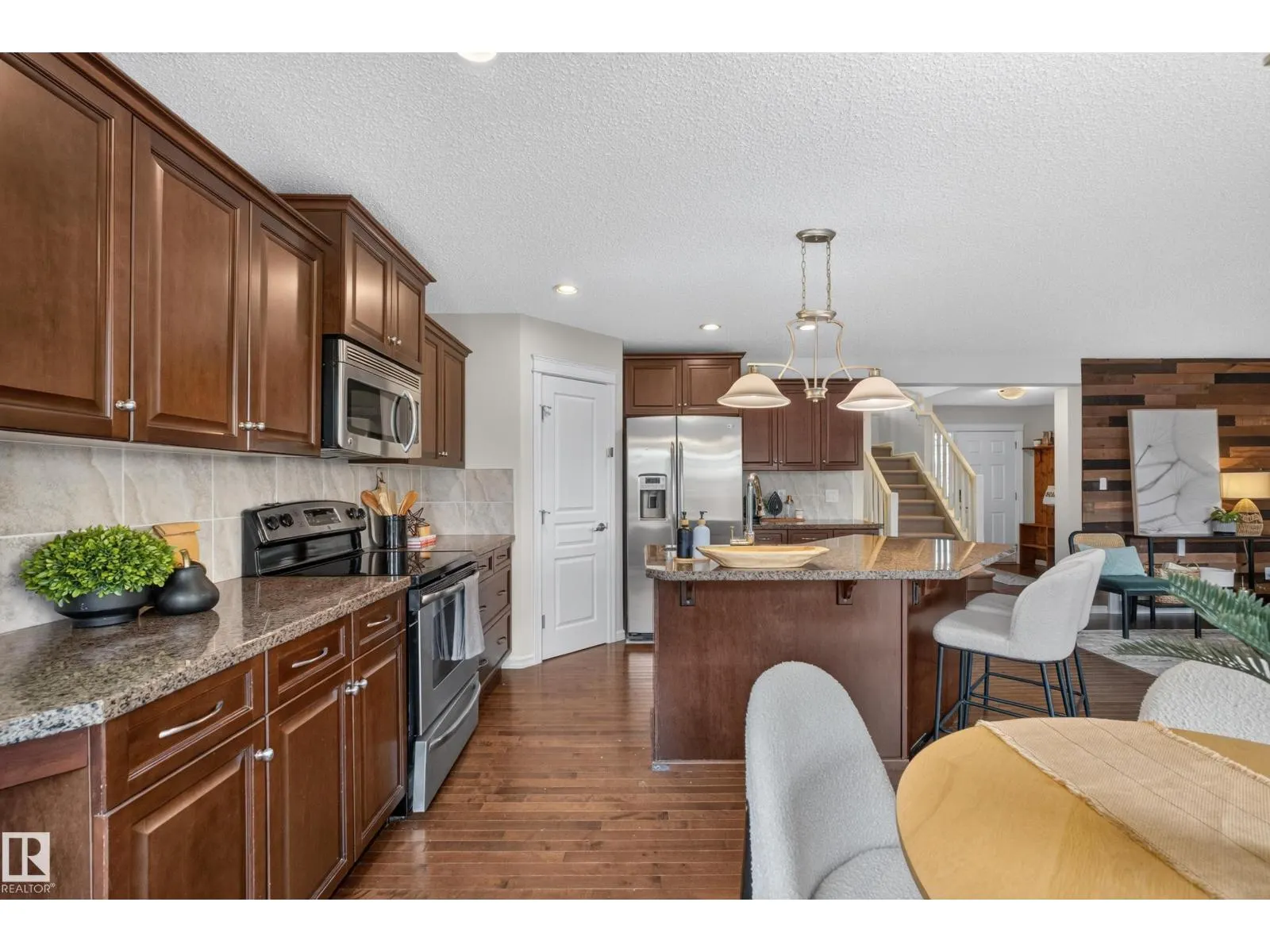 7 BREMNER CR