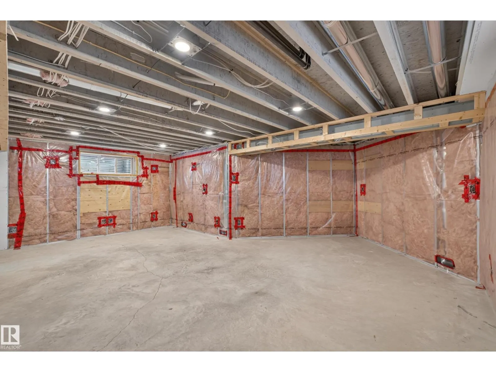 7 BREMNER CR