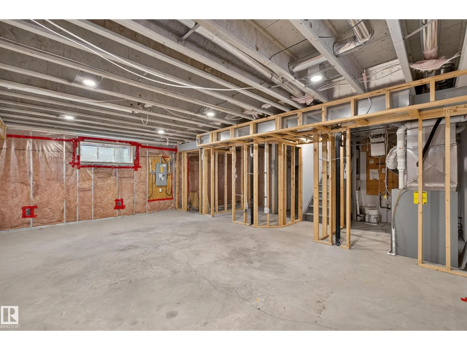 7 BREMNER CR